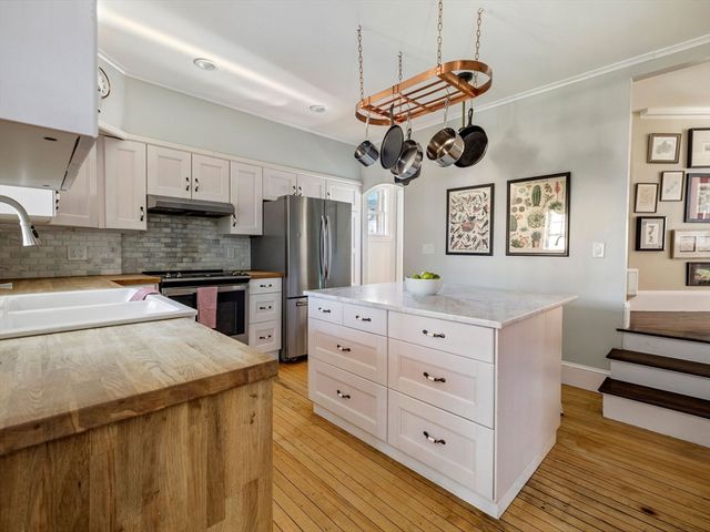 4 Latisquama Rd, Southborough, MA 01772