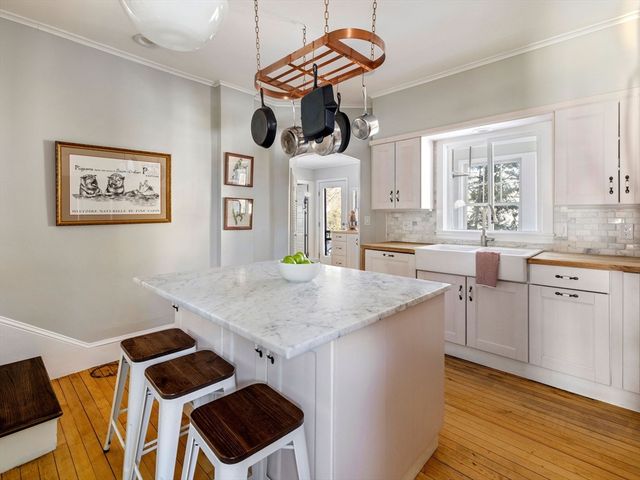 4 Latisquama Rd, Southborough, MA 01772