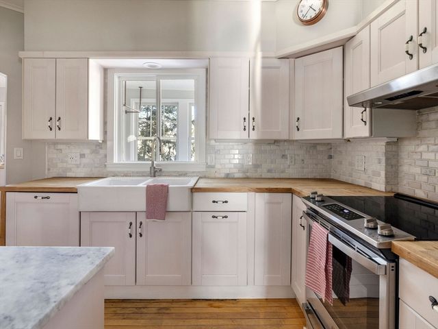 4 Latisquama Rd, Southborough, MA 01772