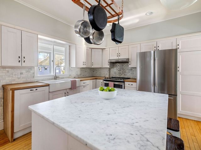 4 Latisquama Rd, Southborough, MA 01772