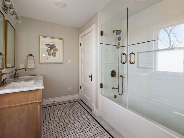 4 Latisquama Rd, Southborough, MA 01772