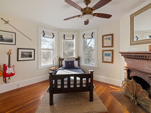 4 Latisquama Rd, Southborough, MA 01772