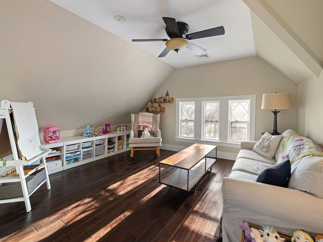 4 Latisquama Rd, Southborough, MA 01772