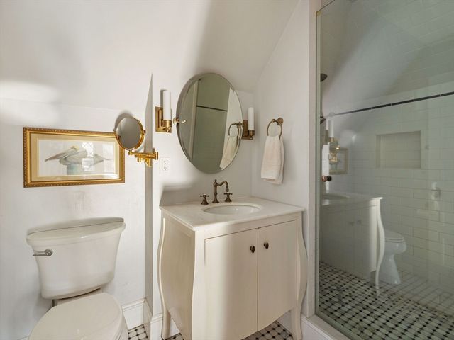 4 Latisquama Rd, Southborough, MA 01772