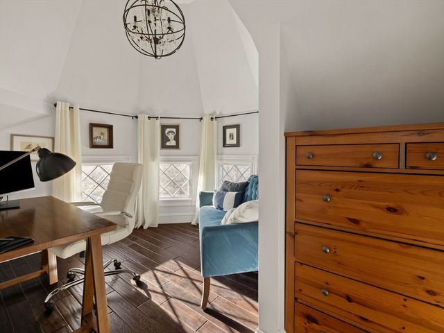 4 Latisquama Rd, Southborough, MA 01772