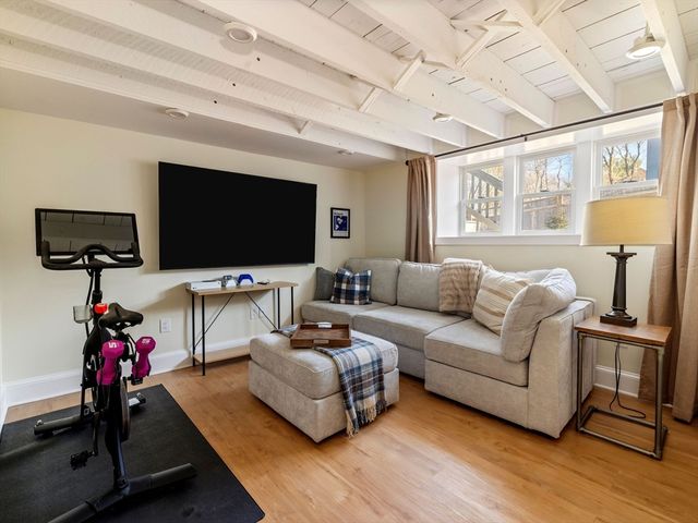 4 Latisquama Rd, Southborough, MA 01772