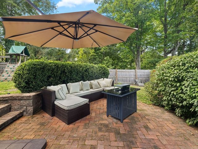 4 Latisquama Rd, Southborough, MA 01772