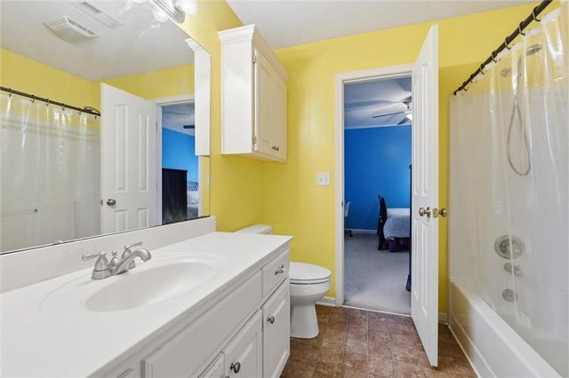 21104 W 53rd Terrace, Shawnee, KS 66218