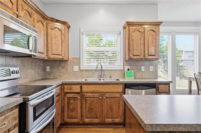21104 W 53rd Terrace, Shawnee, KS 66218