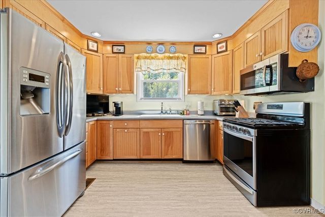 683 Villa Rd, Claremont, VA 23899