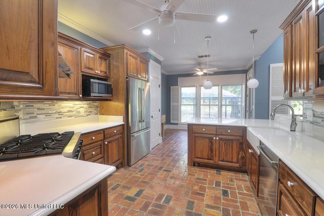 7388 Live Oak Way, Pass Christian, MS 39571