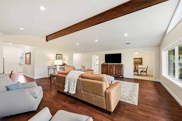 215 Modoc Trail, Lake Kiowa, TX 76240