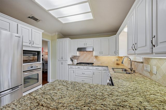 215 Modoc Trail, Lake Kiowa, TX 76240