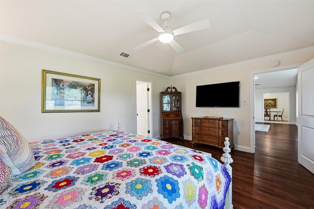 215 Modoc Trail, Lake Kiowa, TX 76240