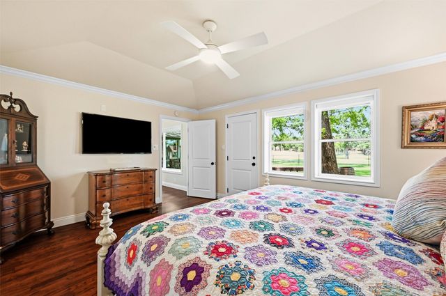 215 Modoc Trail, Lake Kiowa, TX 76240