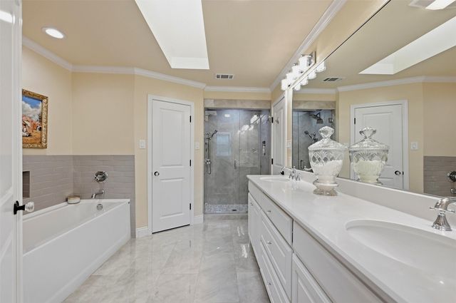 215 Modoc Trail, Lake Kiowa, TX 76240