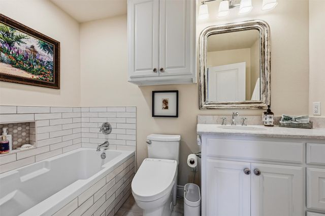 215 Modoc Trail, Lake Kiowa, TX 76240