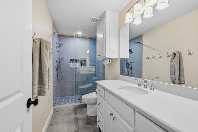 215 Modoc Trail, Lake Kiowa, TX 76240