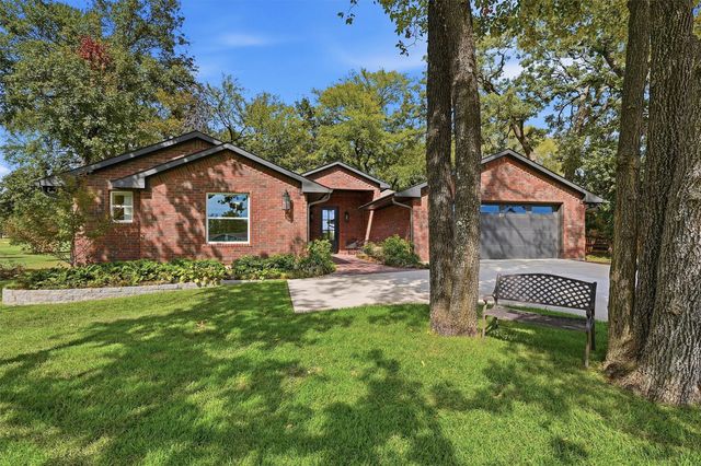 215 Modoc Trail, Lake Kiowa, TX 76240
