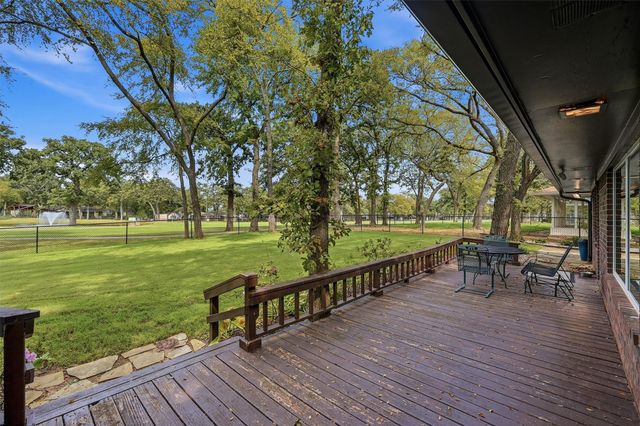 215 Modoc Trail, Lake Kiowa, TX 76240