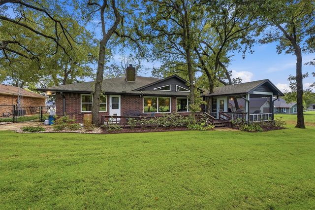 215 Modoc Trail, Lake Kiowa, TX 76240