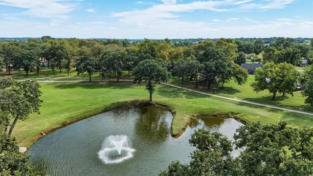 215 Modoc Trail, Lake Kiowa, TX 76240