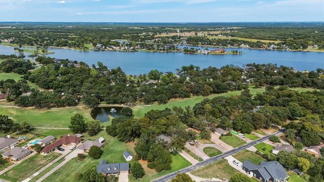 215 Modoc Trail, Lake Kiowa, TX 76240