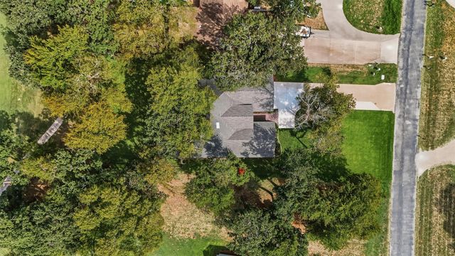 215 Modoc Trail, Lake Kiowa, TX 76240