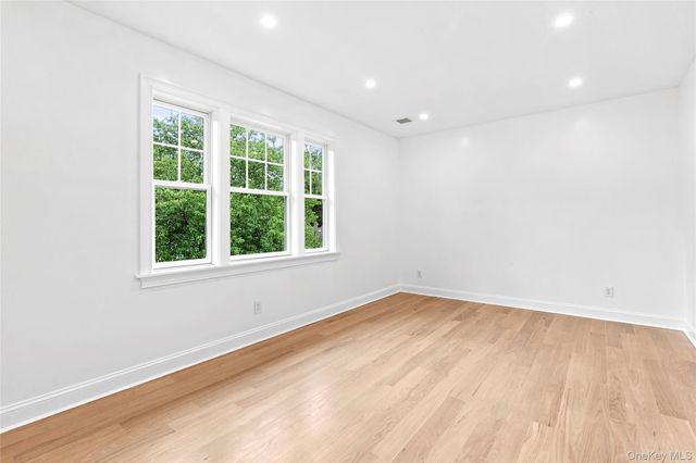 108 Tanners Pond Road, Garden City, NY 11530