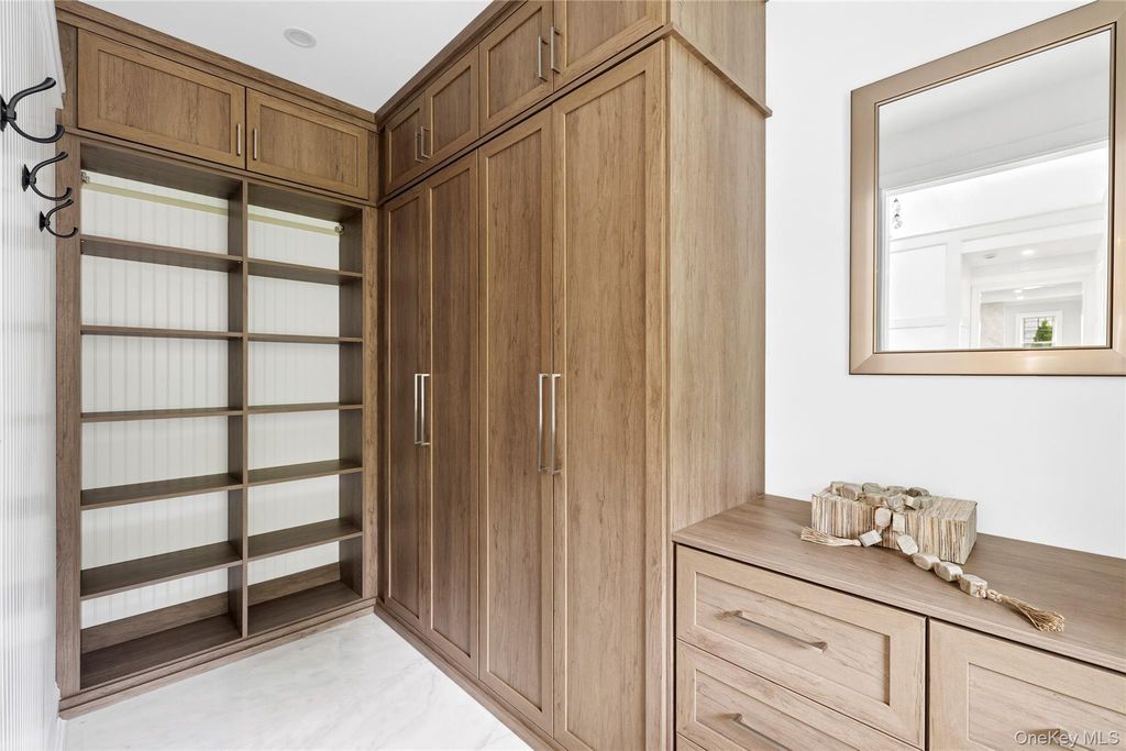 108 Tanners Pond Road, Garden City, NY 11530 — photo 5