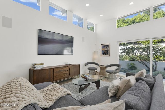 4500 Stark Avenue, Woodland Hills, CA 91364