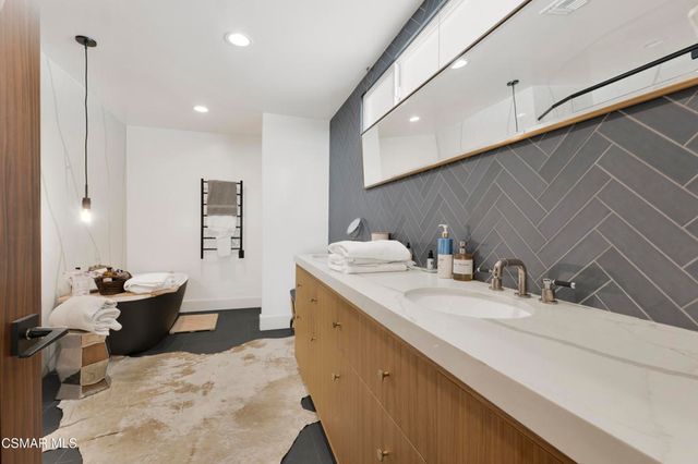 4500 Stark Avenue, Woodland Hills, CA 91364