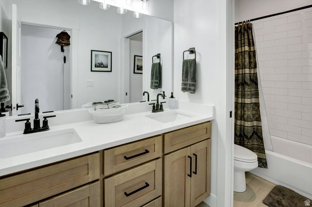 2288 E PARKSIDE CIR, South Ogden, UT 84403