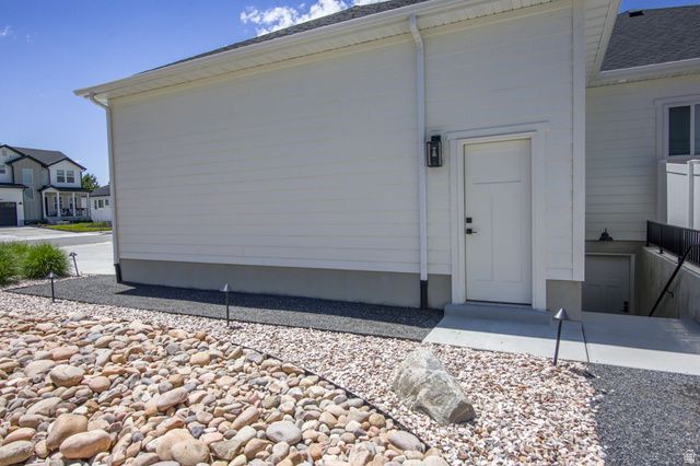 2288 E PARKSIDE CIR, South Ogden, UT 84403