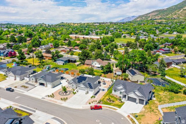 2288 E PARKSIDE CIR, South Ogden, UT 84403