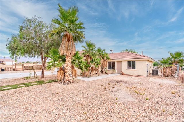 1286 Arctic Avenue, Thermal, CA 92274