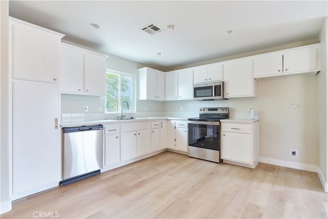 1286 Arctic Avenue, Thermal, CA 92274