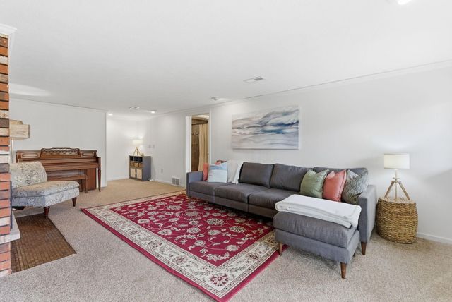 8328 N CAROLINA Way, Spokane, WA 99208