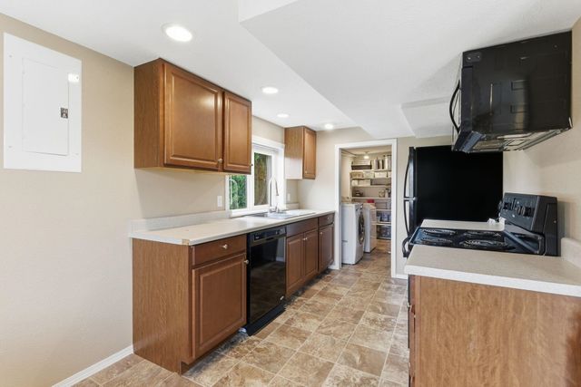 8328 N CAROLINA Way, Spokane, WA 99208