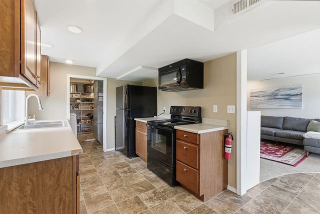 8328 N CAROLINA Way, Spokane, WA 99208