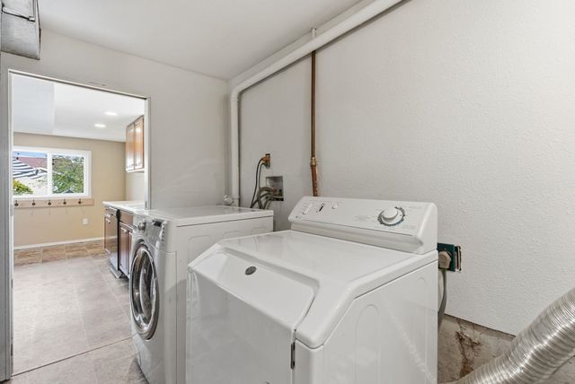 8328 N CAROLINA Way, Spokane, WA 99208