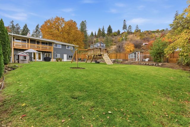 8328 N CAROLINA Way, Spokane, WA 99208