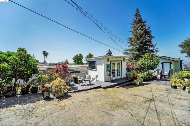 7907 Michigan Ave, Oakland, CA 94605