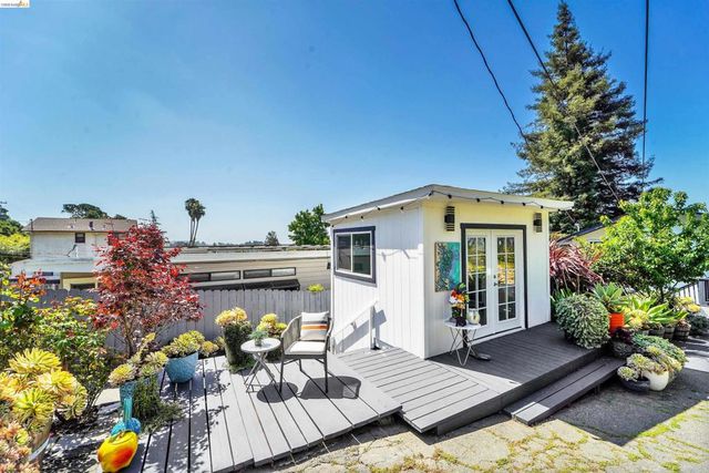 7907 Michigan Ave, Oakland, CA 94605