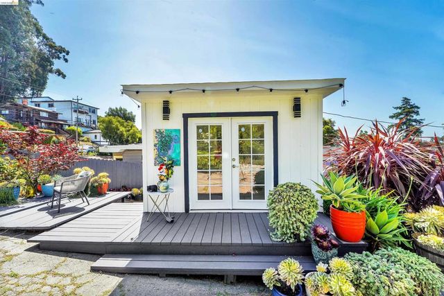 7907 Michigan Ave, Oakland, CA 94605