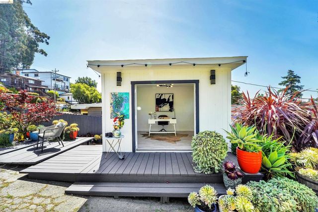 7907 Michigan Ave, Oakland, CA 94605