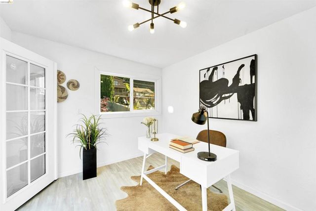7907 Michigan Ave, Oakland, CA 94605