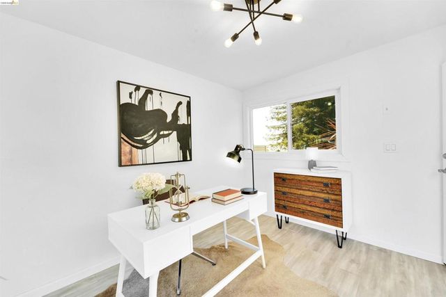 7907 Michigan Ave, Oakland, CA 94605