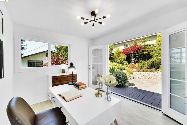 7907 Michigan Ave, Oakland, CA 94605