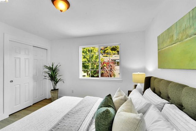 7907 Michigan Ave, Oakland, CA 94605